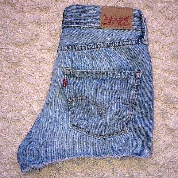 Levi’s distressed shorts - Picture 2 of 3
